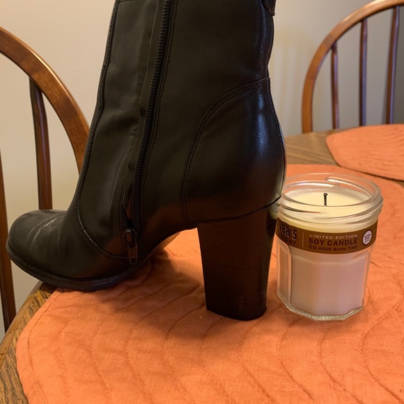 Nine West black leather booty, size 9 - Picture 5 of 5